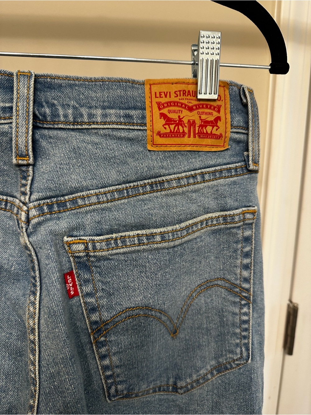 Levi's Women’s Blue Denim Jeans - Classic Back Pocket Style. Wedgie Straight.